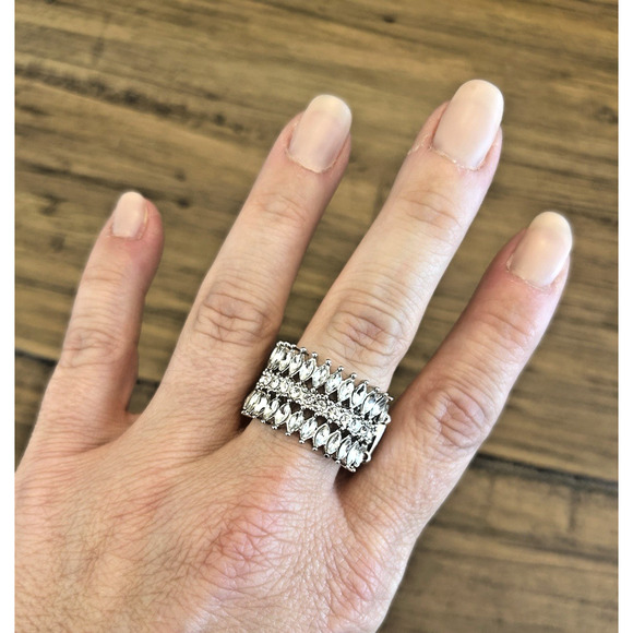 Paparazzi Accessories Ring LOT of 24 Assorted Styles Stretch Rings Wholesale Lot - Picture 6 of 16